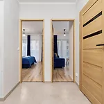 Nowa Manufaktura Krzyki By Renters 브로츠와프
