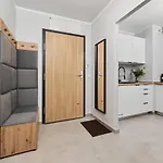 아파트 Nowa Manufaktura Krzyki By Renters 브로츠와프
