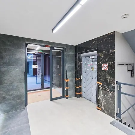 Nowa Manufaktura Krzyki By Renters 브로츠와프