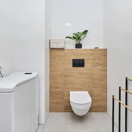 Nowa Manufaktura Krzyki By Renters 브로츠와프