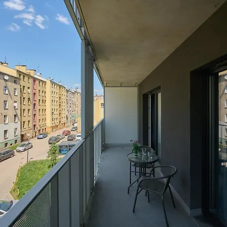 Nowa Manufaktura Krzyki By Renters